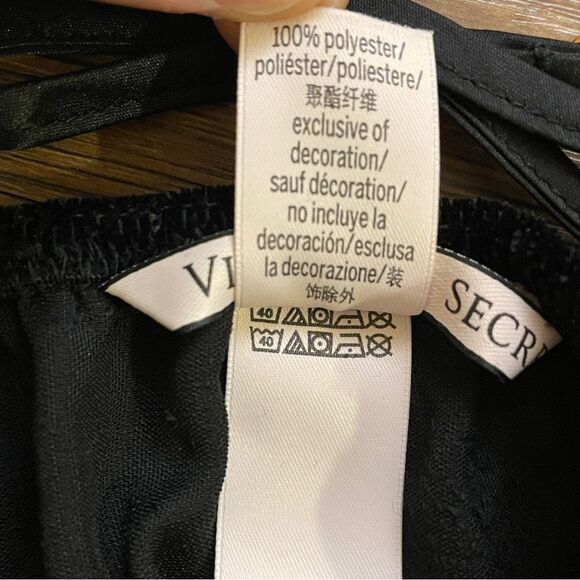 Victoria’s Secret Velvet Women's Romper Black With Criss Cross Straps In Back L - Picture 13 of 15